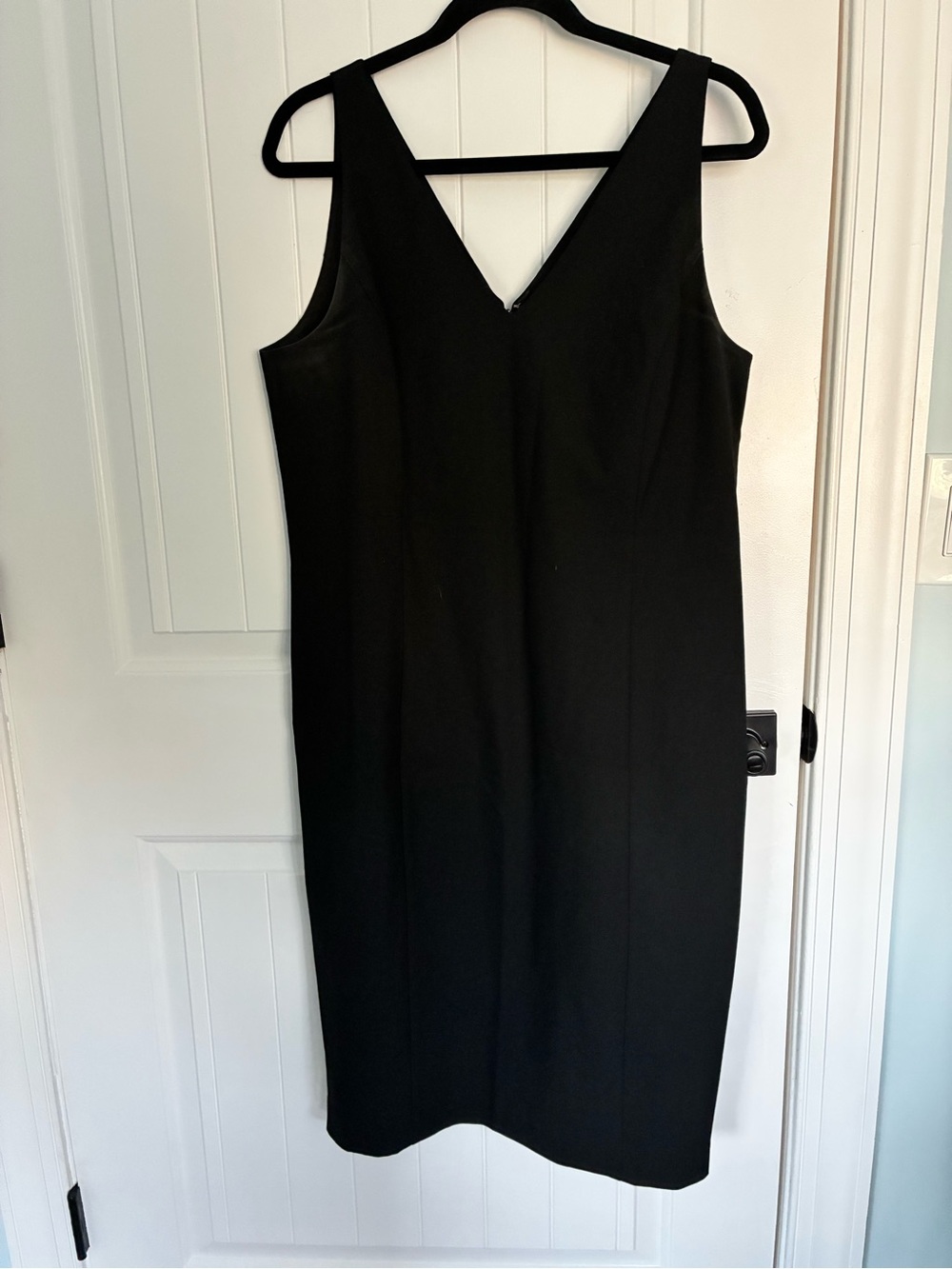 Ann Taylor Black V-Neck Sleeveless Sheath Dress